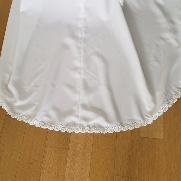 BNWT White Wedding Dress with detail and train Size 8 - Picture 9 of 16